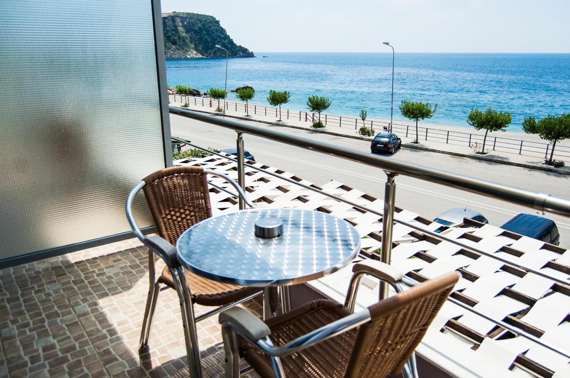 Dhima Hotel Himarë Exterior foto