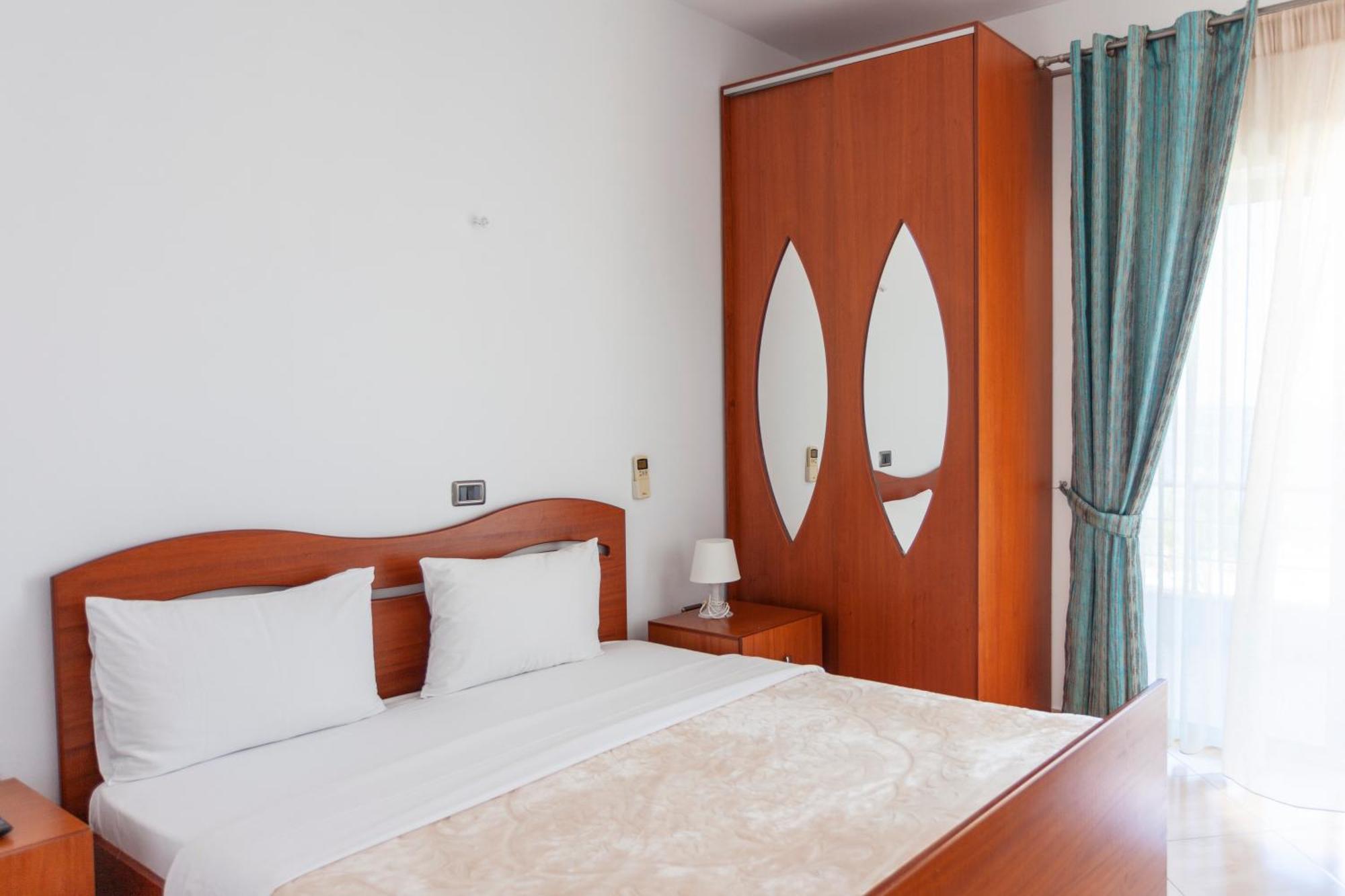 Dhima Hotel Himarë Exterior foto