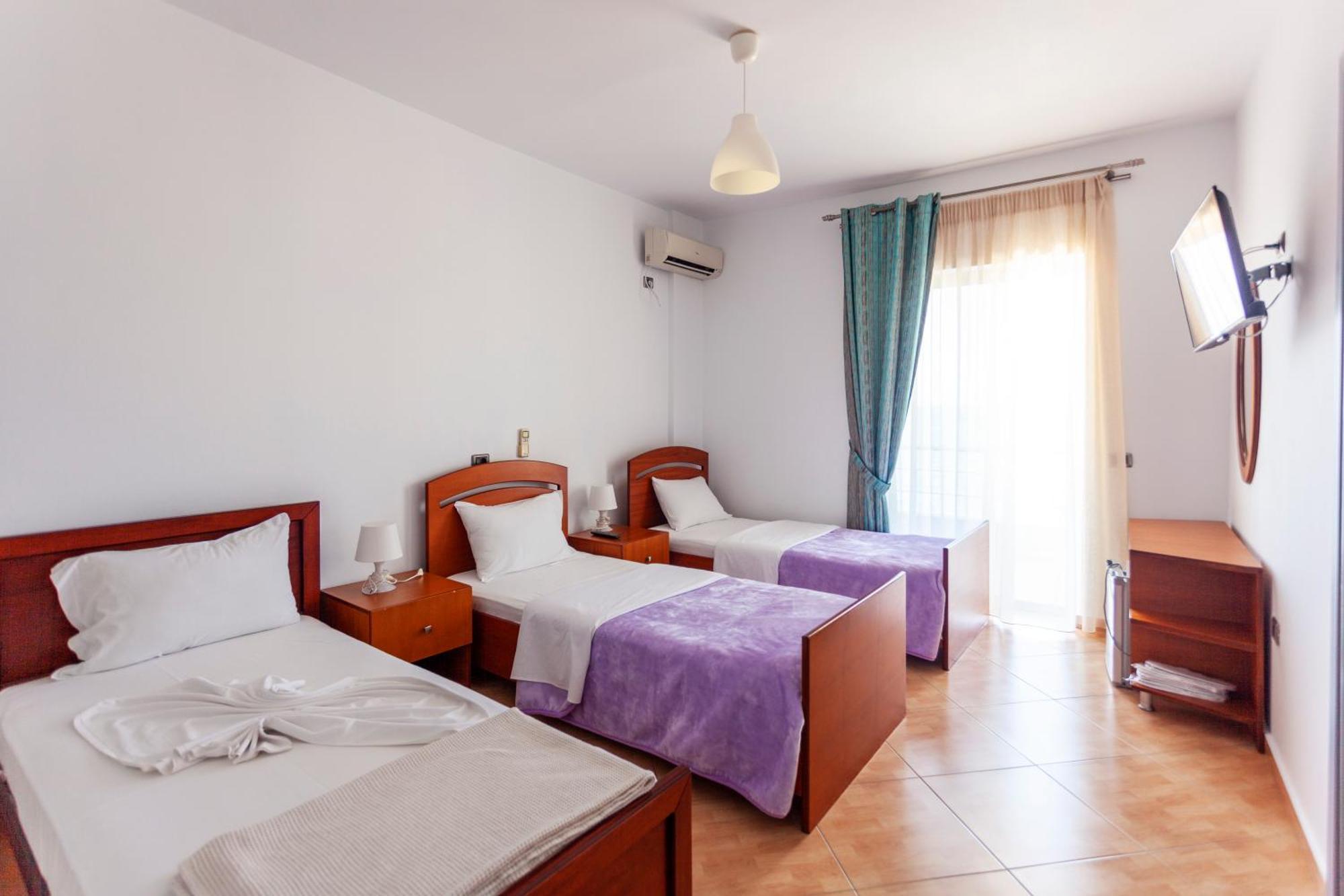 Dhima Hotel Himarë Exterior foto