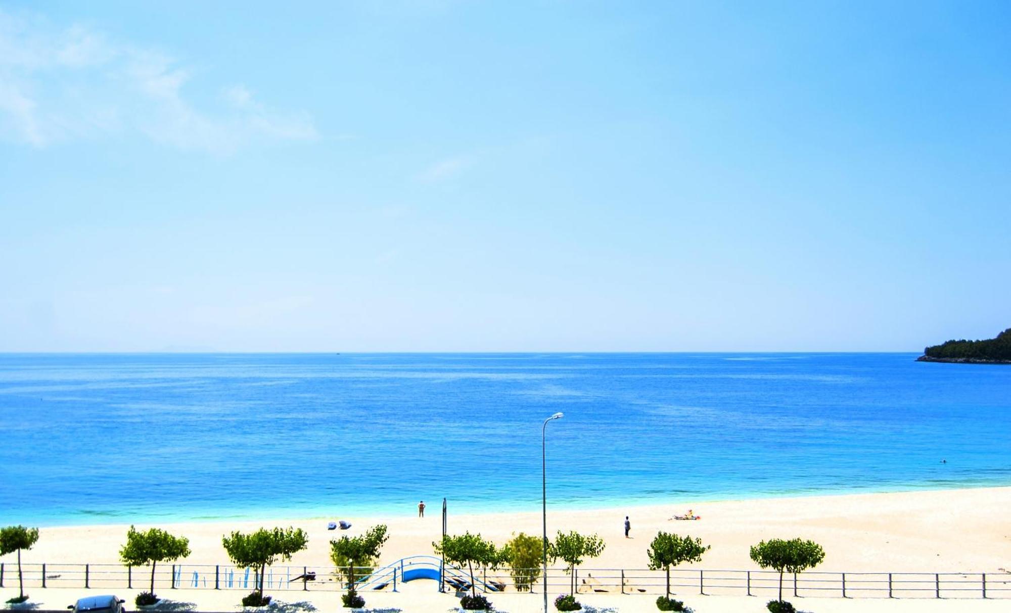 Dhima Hotel Himarë Exterior foto