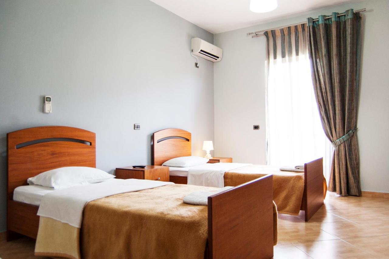 Dhima Hotel Himarë Exterior foto